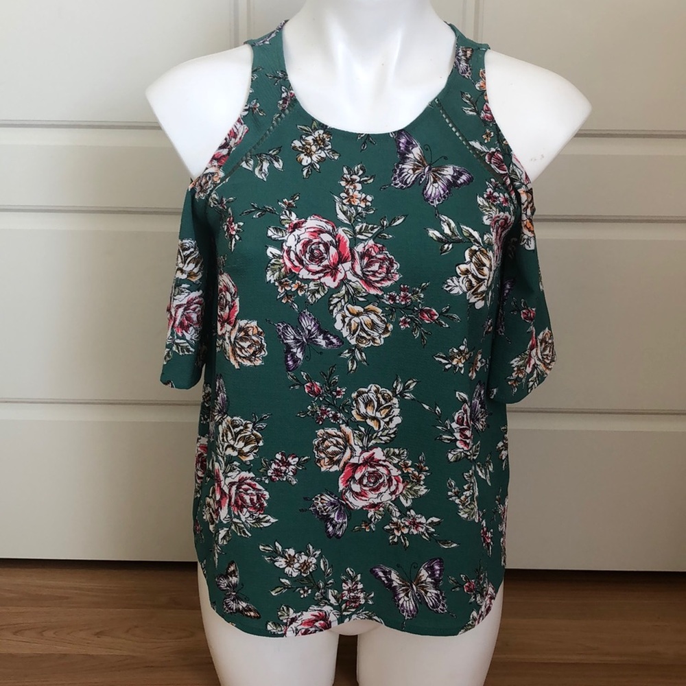 Francesca’s Cold Shoulder Top - Picture 2 of 8